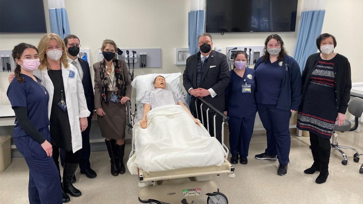 New York State Sen. Pete Harckham speaks with College of Health Professions’ Faculty, Students & Staff during a tour at Pace’s College of Health Professions.