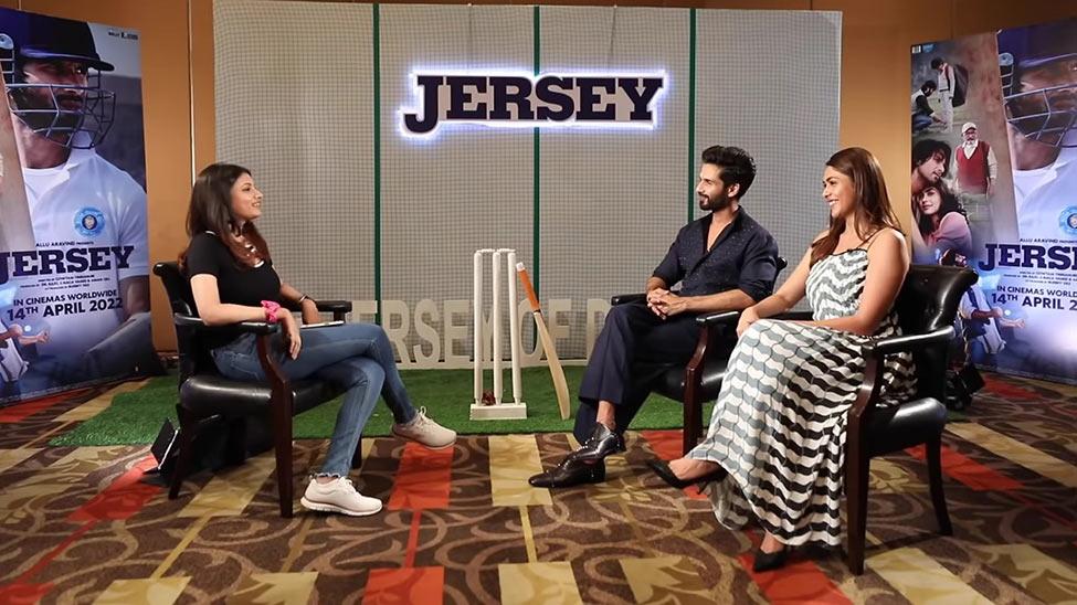 Pace student Rashmi Shweta talks to actors Shahid Kapoor and Mrunal Thakur for the film 'Jersey'