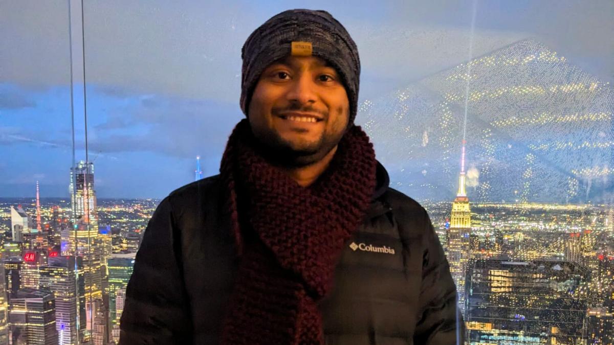 Akshay Nair, student at Pace University's Seidenberg School of CSIS posing for a photo in front of the NYC skyline.