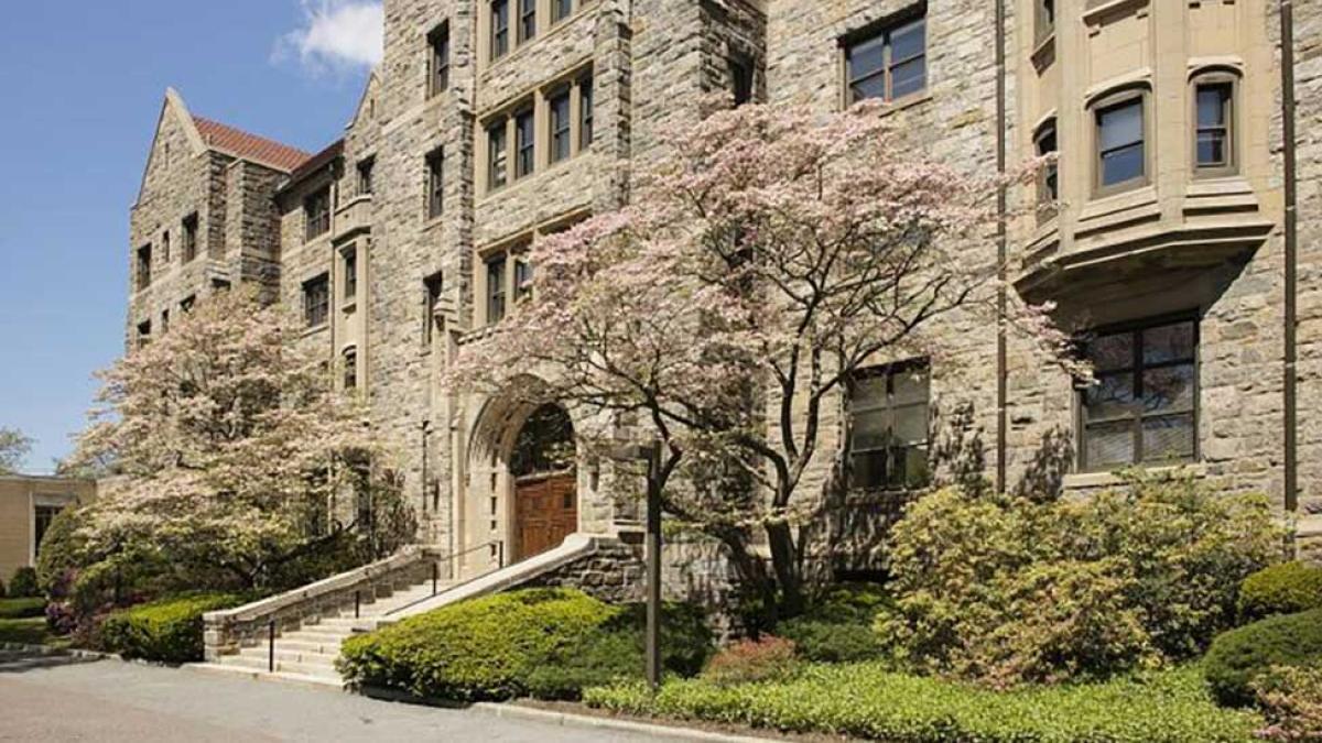 Image of Preston Hall at Pace's Law School Campus