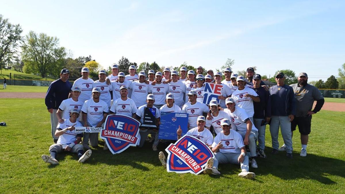 Pace baseball team posing for a photo