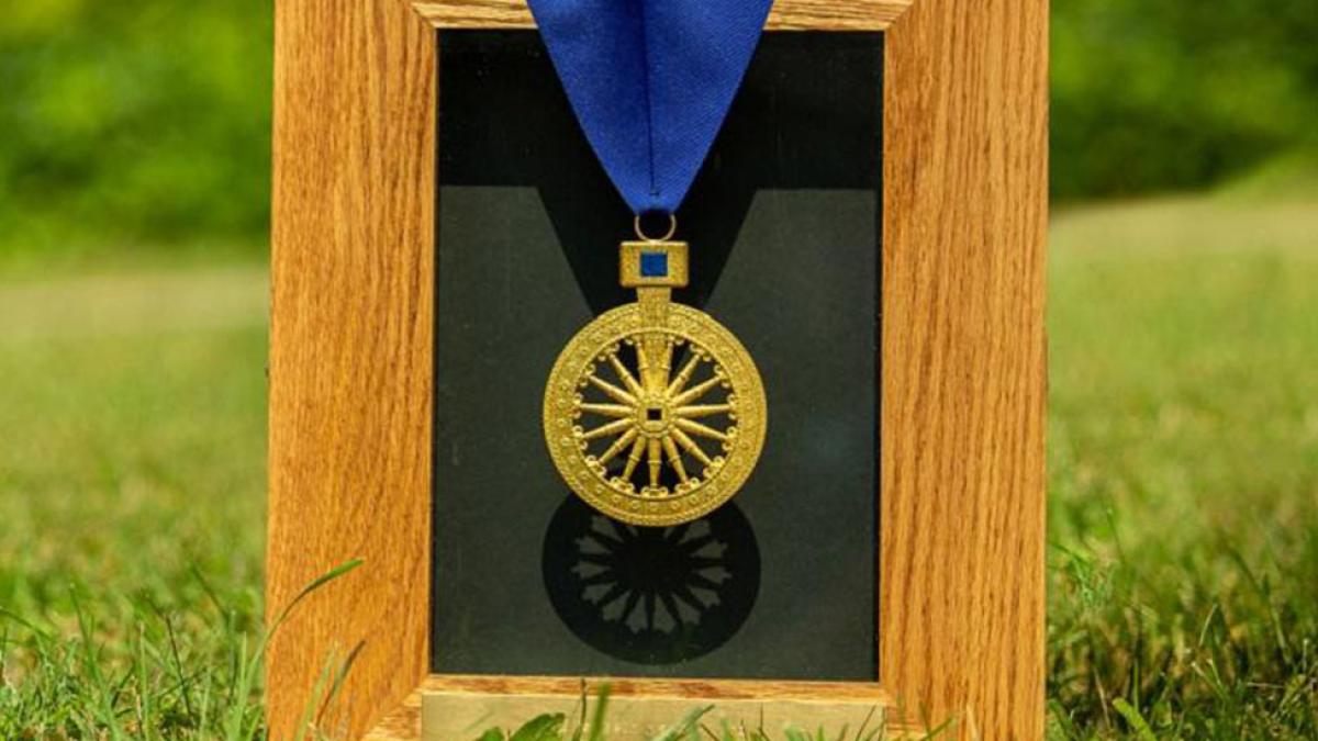 Photo of the Haub Medal in a wood box