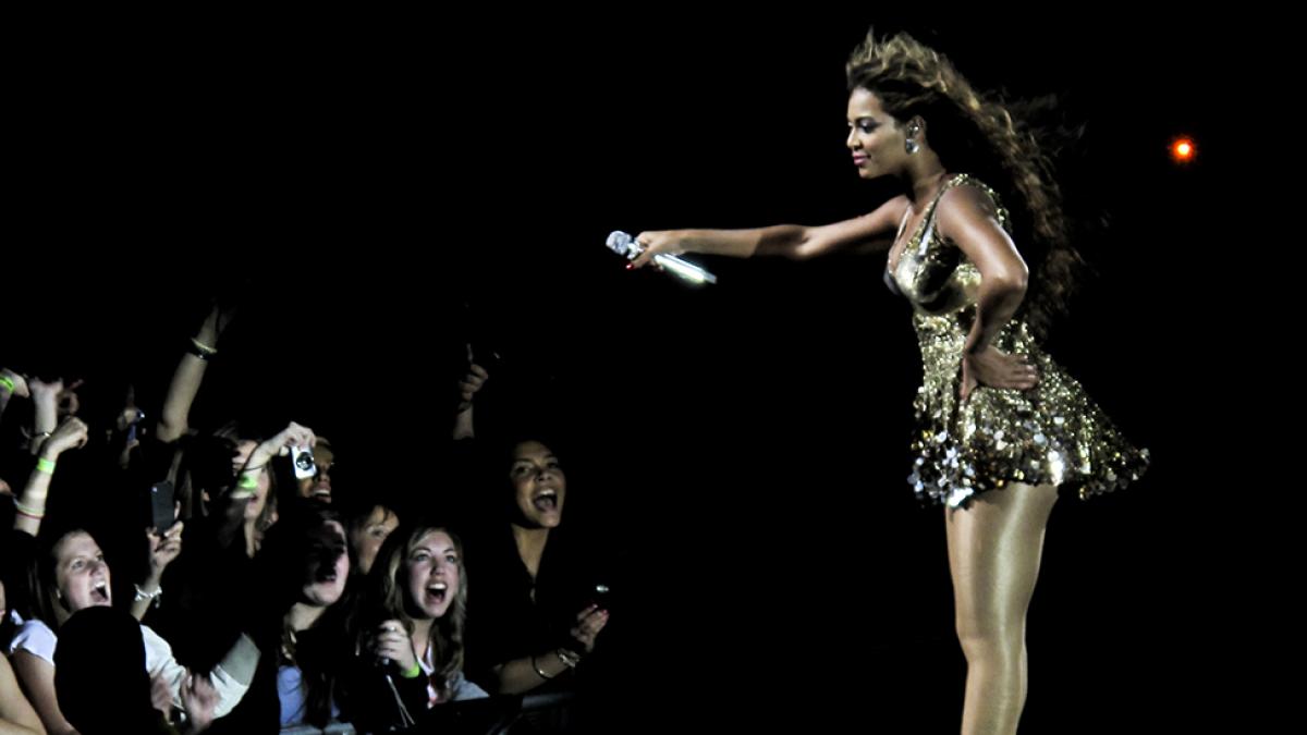 Beyonce on stage performing for fan