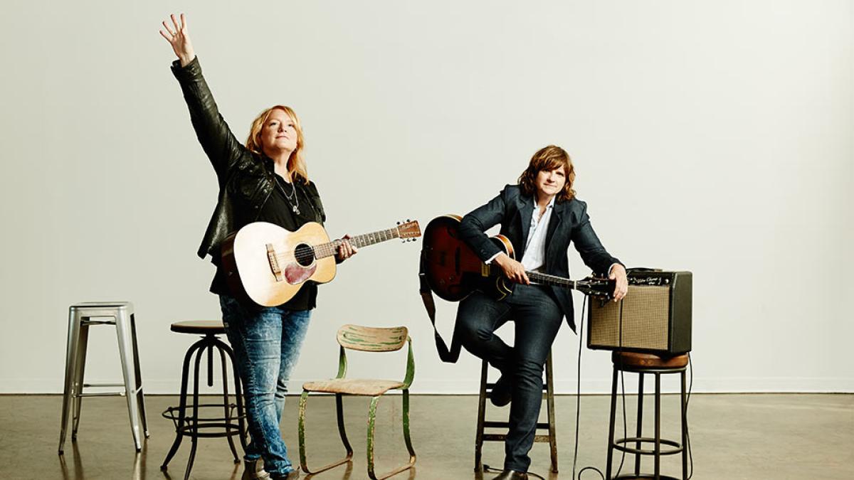 Indigo Girls, to perform at the Women's Justice Center Raising the Bar Benefit Concert