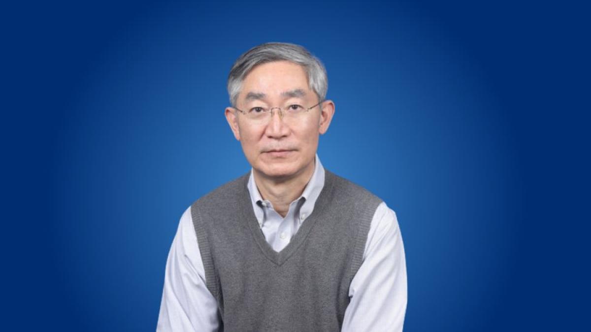 Pace University Seidenberg professor, Dr. Namchul Shin posing for a photo in front of a blue background.